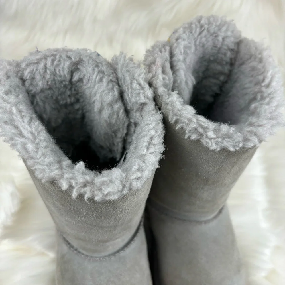 UGG BOW WINTER BOOTS SIZE 5 WOMAN